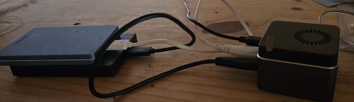My Palm-Sized Homelab: Docker, Traefik & Self-Hosted Services šš”