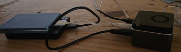 My Palm-Sized Homelab: Docker, Traefik & Self-Hosted Services 🚀🏡
